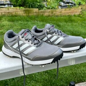 Men’s 81/2 Adidas Golf shoe Gray and Silver